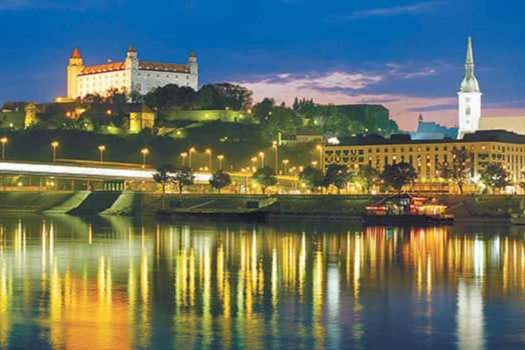 Boutique Flat In Old Town Lejlighed Bratislava Eksteriør billede