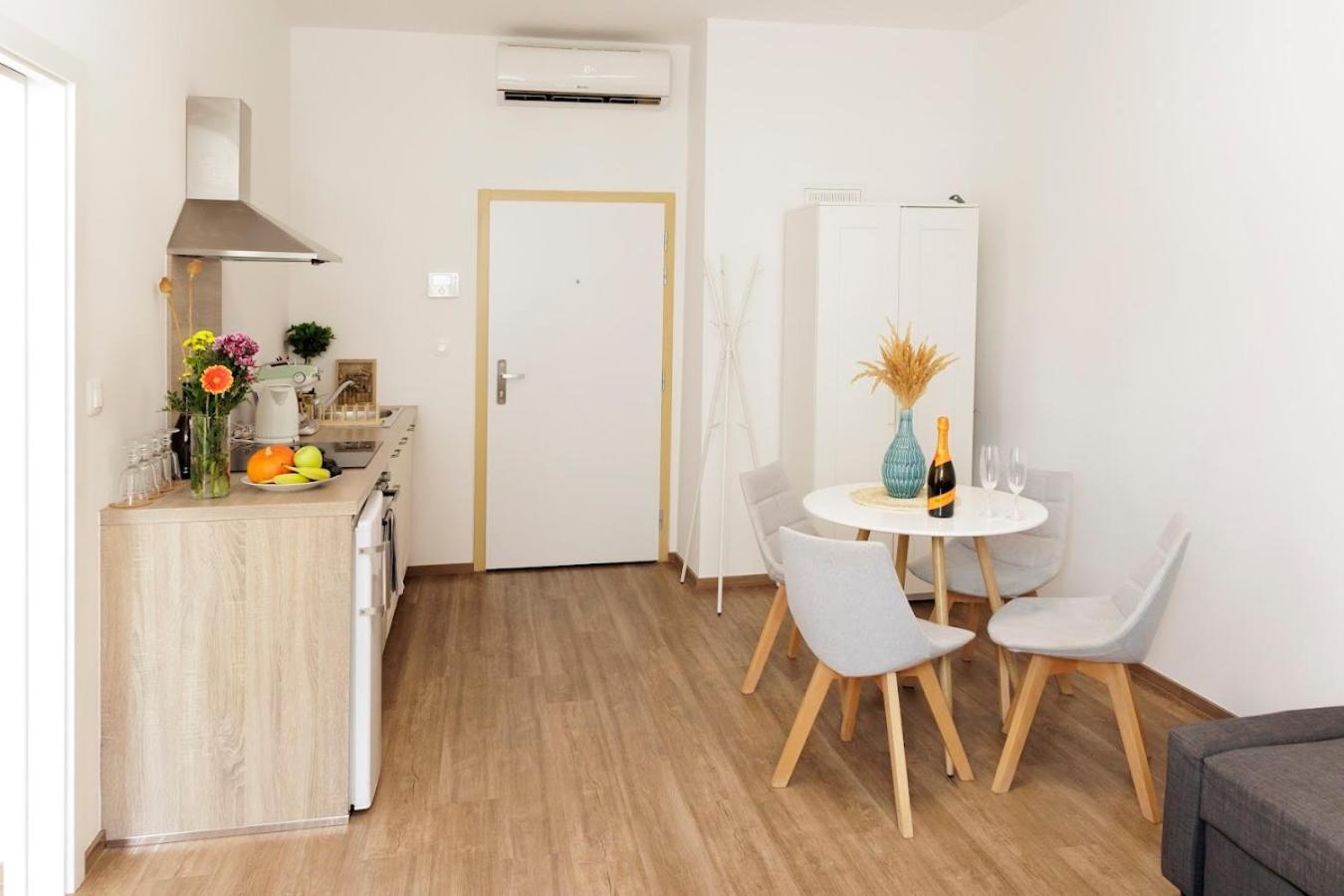 Boutique Flat In Old Town Lejlighed Bratislava Eksteriør billede
